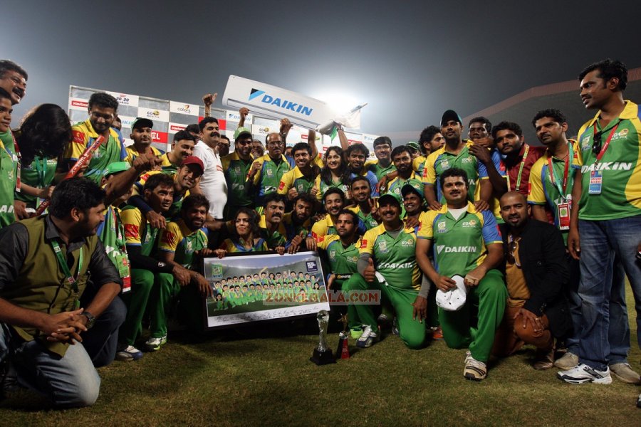 Ccl4 Kerala Strikers Wins Against Chennai Rhinos 516