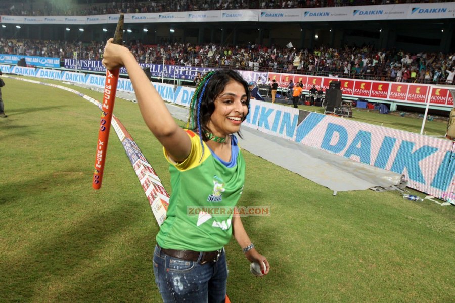 Mythili Ccl4 Kerala Strikers Vs Chennai Rhinos Match 115