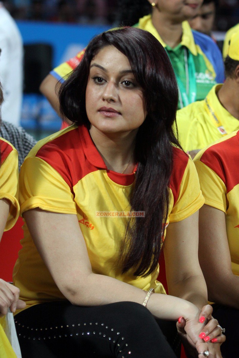 Sonia Agarwal At Ccl4 Kerala Strikers Vs Chennai Rhinos 347