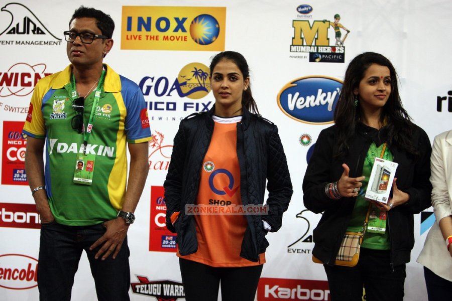 Genelia And Bhavana At Ccl 4 Kerala Strikers Vs Veer Marathi 910