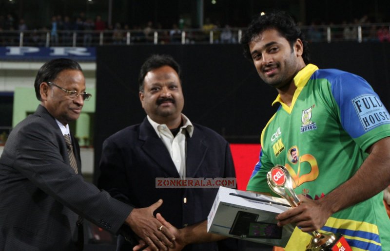 Ccl 5 Kerala Strikers Vs Mumbai Heroes Match Function 2015 Images 8621