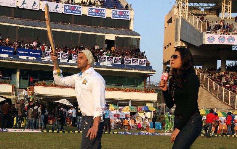 New Pictures Ccl 5 Kerala Strikers Vs Mumbai Heroes Match Function 1243
