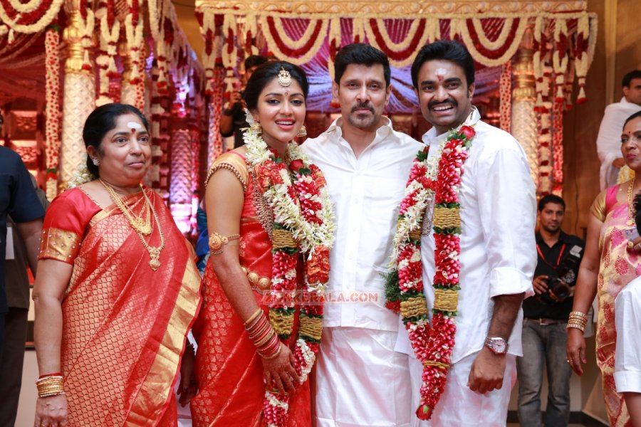 Vikram With Amala Paul And Director Vijay 451