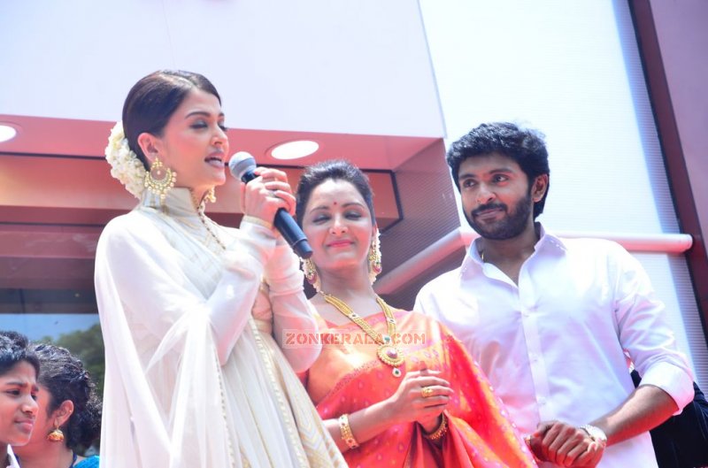 Aishwarya Rai Manju Warrier Vikram Prabhu Latest Pic 838