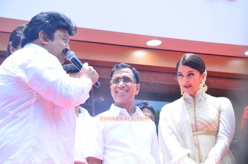 Latest Galleries Kalyan Jewellers Chennai Showroom Launch 6540