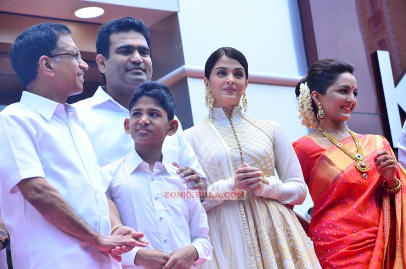 Latest Pictures Kalyan Jewellers Chennai Showroom Launch Malayalam Event 4215