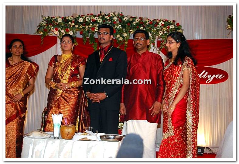 Actress Karthika And Merin With Family Photos 1