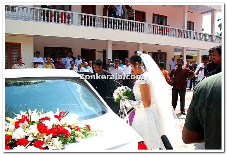 Karthika Arriving For Marriage Photos 2