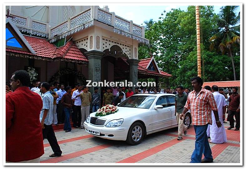 Karthika Arriving For Marriage Photos 4