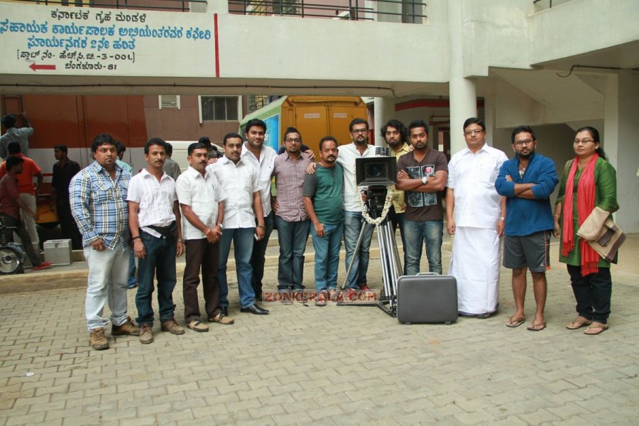 Kili Poyi Movie Pooja Stills 3086