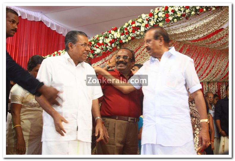 Pinarayi Vijayan And Balakrishna Pillai