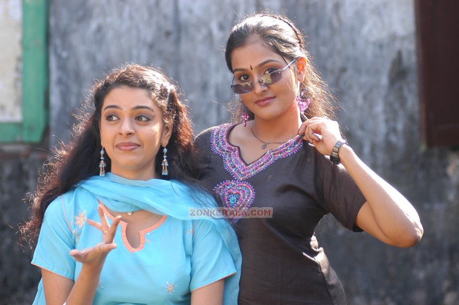 Remya Nambeesan And Radhika 3574