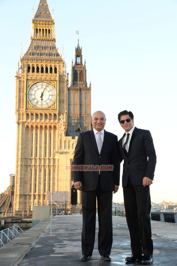New Stills Event Sharukh Khan Receiving Global Diversity Award 4215
