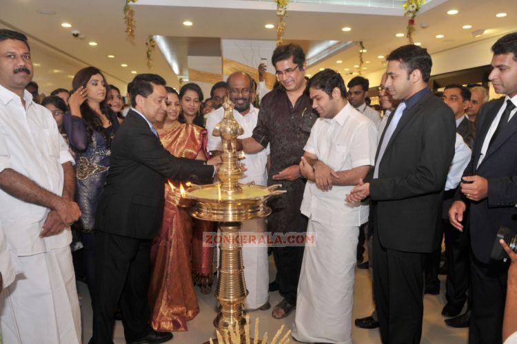 Shreya Ghoshal Inaugurates Joy Alukkas Showroom Stills 5486