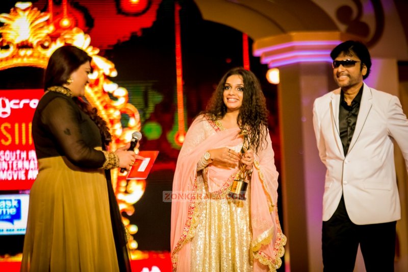Khushbu Aan Augustine Karthick At Siima Awards 2014 752