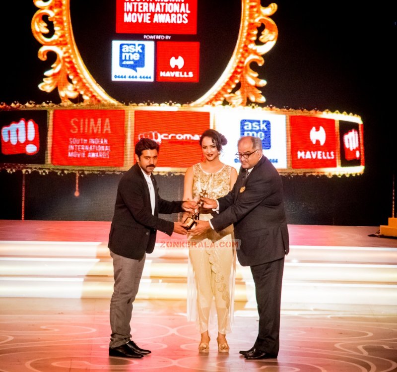 Nivin Pauly At Siima Awards 2014 Stage 245