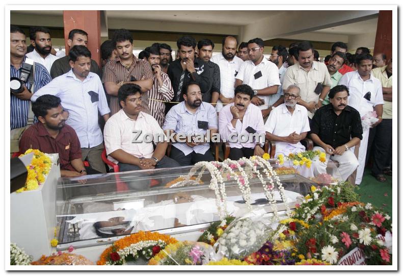 Dileep Vinayan Near Lohithadas Body