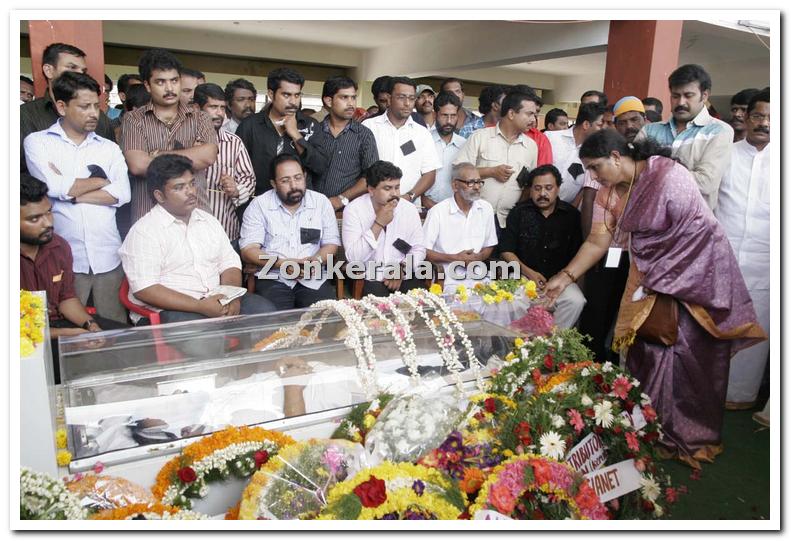 Seenath Paying Tribute To Lohithadas